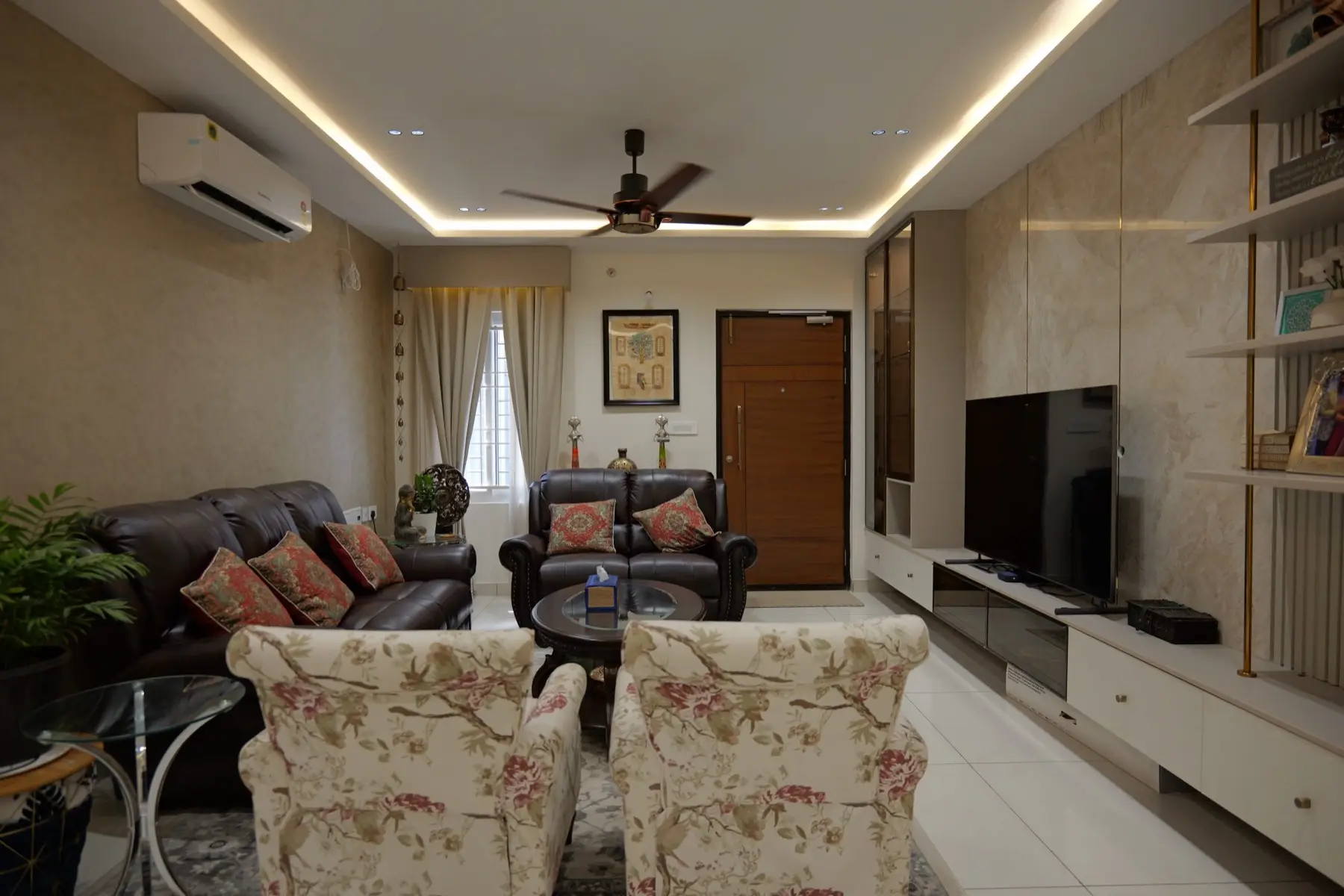 Sanjeev, Living room · Sumadhura Horizon, Kondapur by Simplify Home