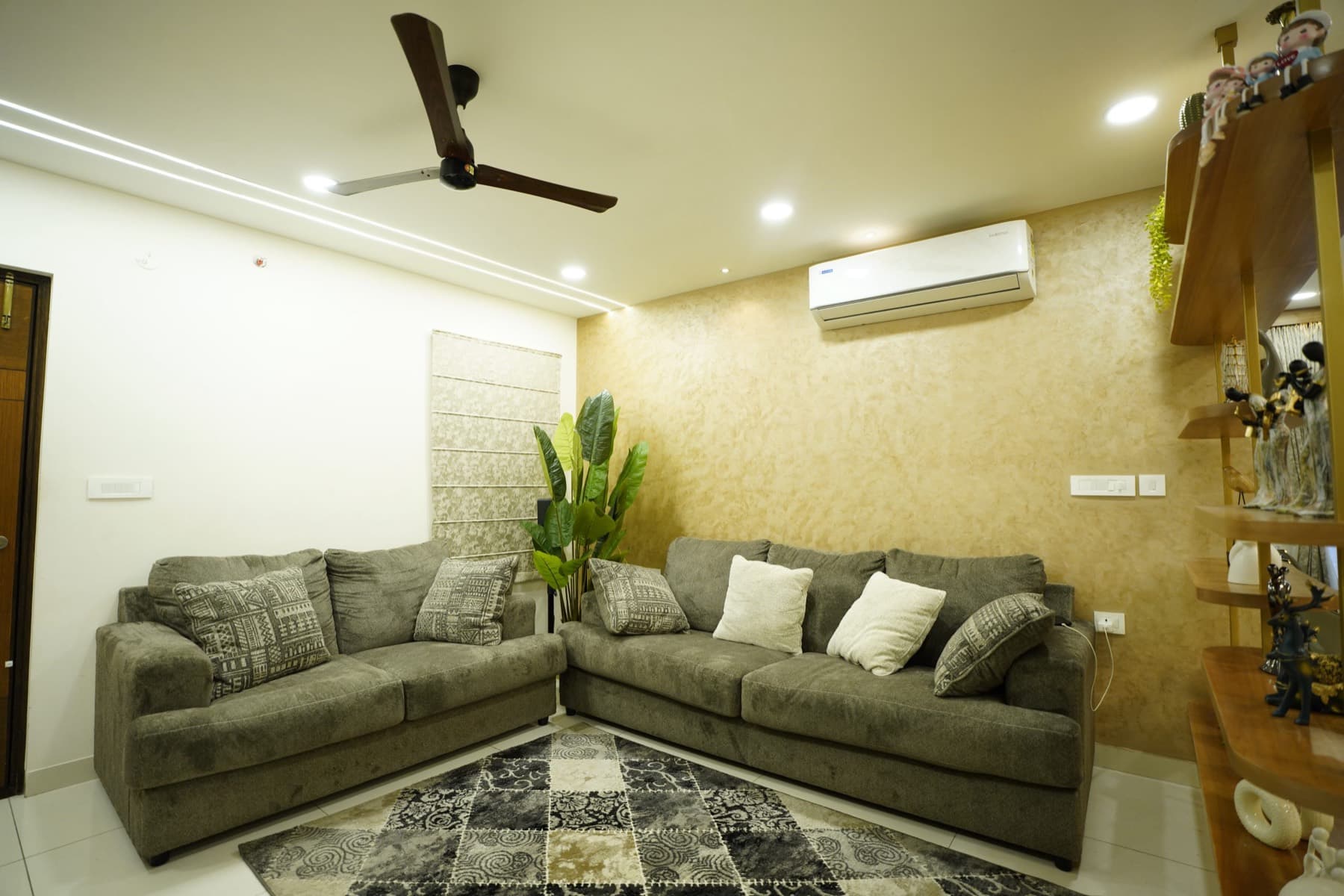 Naveen & Mounika, Living room · Sumadhura Horizon, Kondapur by Simplify Home