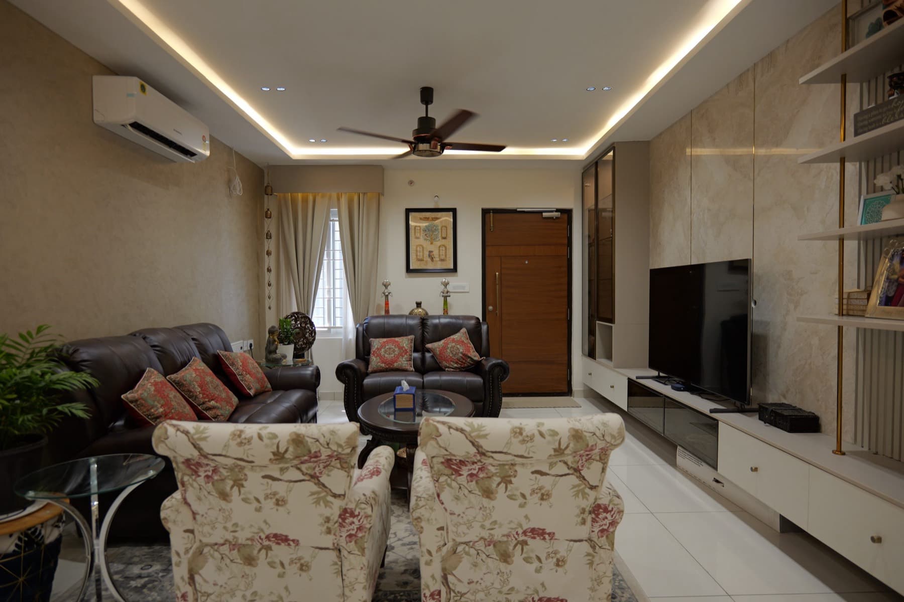 Sanjeev, Living room · Sumadhura Horizon, Kondapur by Simplify Home